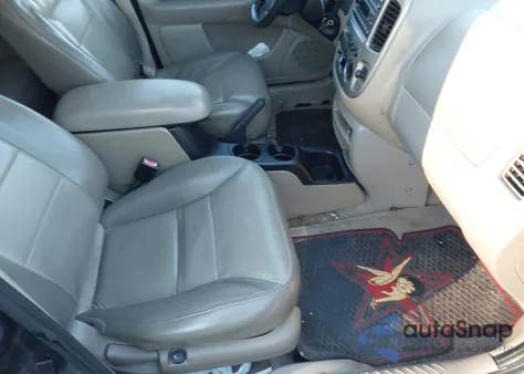 2004 Ford Escape Limited z USA, uszkodzony, nr VIN 1FMCU941X4KB19026